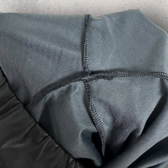 Aritzia High Waist Vegan Leather Leggings Black Size XS Daria Minimal‎ Edgy Goth - Picture 6 of 7